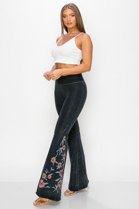 T-Party Flower Embroidery Flare Yoga Pants - Black CJ75486