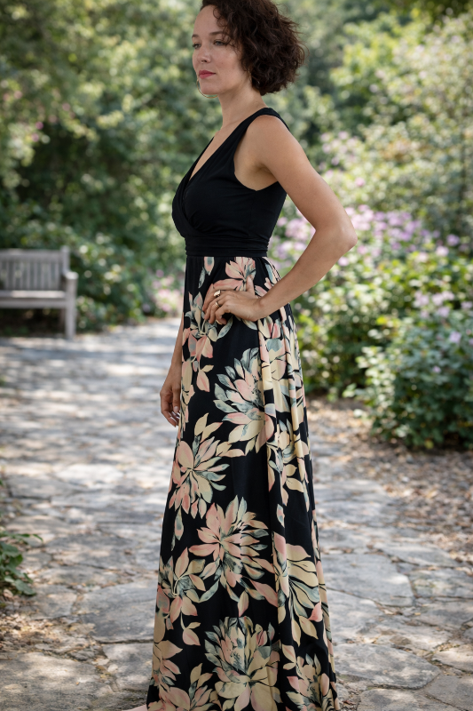 Chic Mystique Bold Flower Summer Maxi Dress - Black