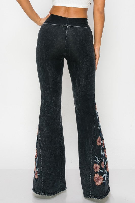 T-Party Flower Embroidery Flare Yoga Pants - Black CJ75486
