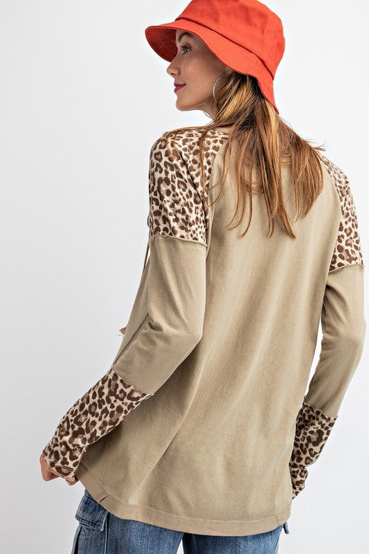 Easel Leopard Top - Sage Grey