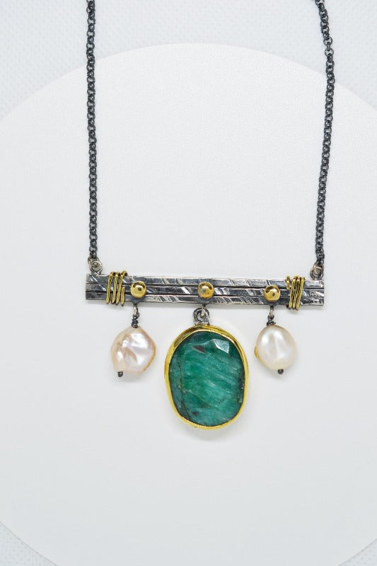 Water Pearls Emerald Bar Necklace