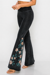 T-Party Flower Embroidery Flare Yoga Pants - Black CJ75483