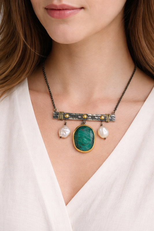 Water Pearls Emerald Bar Necklace