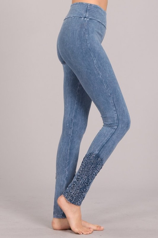 Chatoyant Embroidered Patch Mineral Wash Leggings