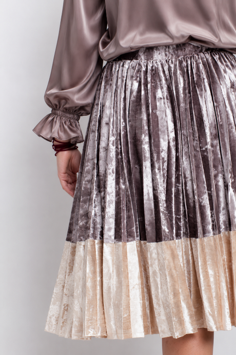 Easel Ice Velvet Pleated Midi Skirt - Mushroom