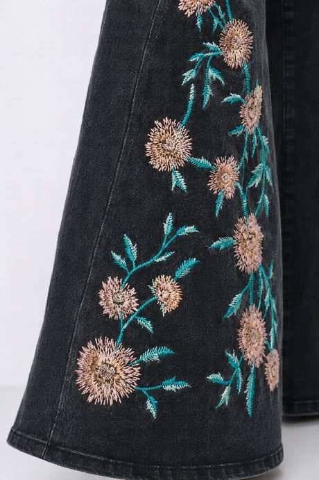 T-Party Flower Embroidery Flare Yoga Pants - Black CJ75483