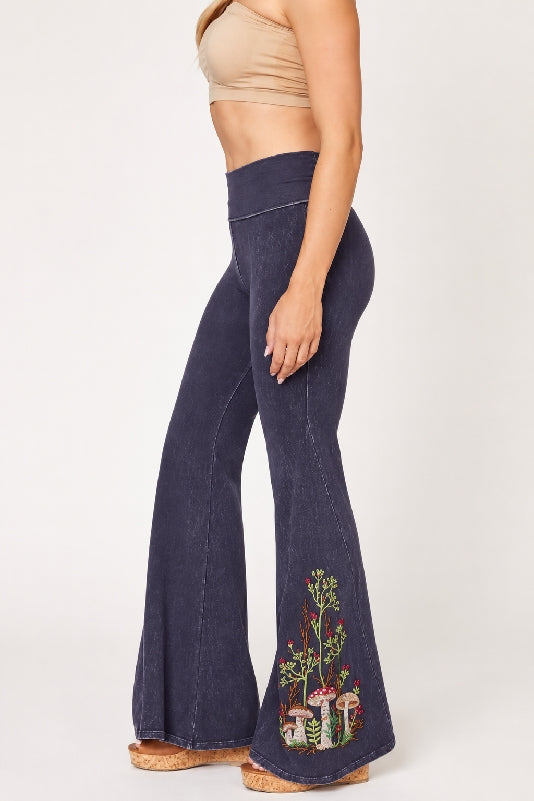 Dexterous / T-Party Mushroom Embroidered Yoga Pants - Navy
