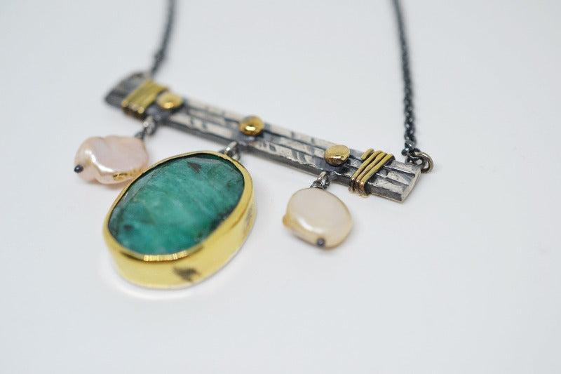 Water Pearls Emerald Bar Necklace