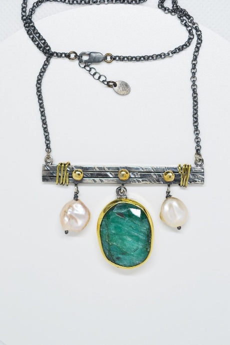 Water Pearls Emerald Bar Necklace